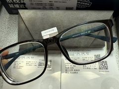 -爱视眸Eyeblling眼镜·依视路·蔡司镜片折扣店(百联南方商城购物中心)