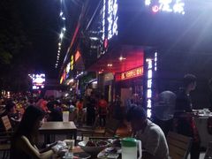 -龙巢盱眙龙虾·牛蛙·烧烤宵夜(八卦岭店)