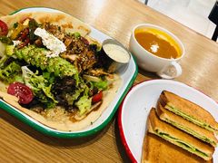 照烧鸡肉配牛油果拉法沙拉-HELLO 27 意面·沙拉·帕尼尼