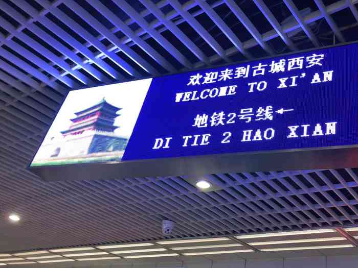 钟楼地铁站-"打卡钟楼!钟楼真的人超级多啊,一到周末.