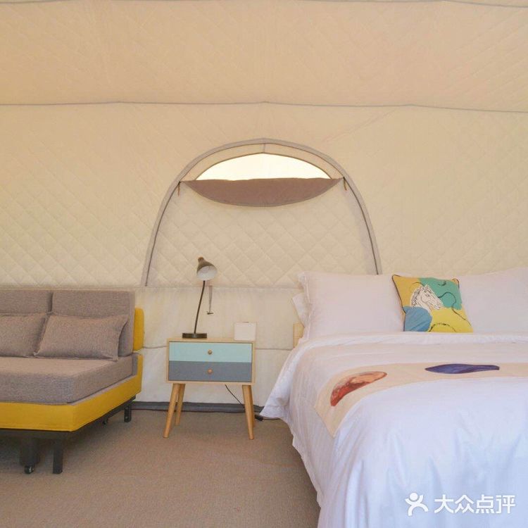 土楼景区旁边的帐篷房车露营地