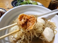 海胆云吞咬开-小梁哥云吞面(黄贝岭店)