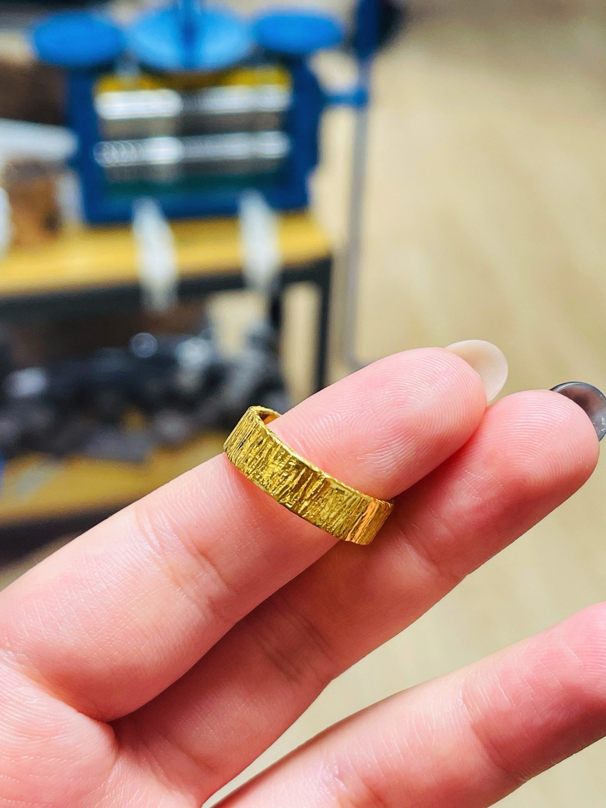 树皮纹黄金戒指