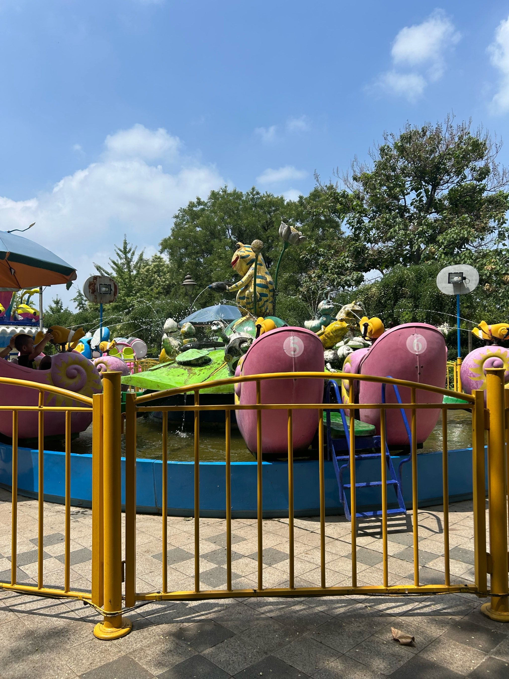 廊坊人民公园,很小很精致.一如既往的承袭