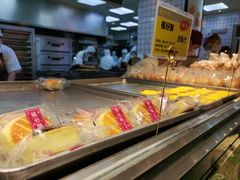 面包甜点陈列柜-鲍师傅糕点(江苏路店)