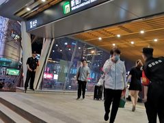 -新百广场(地铁站)