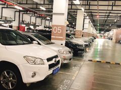 -虹桥火车站-停车场