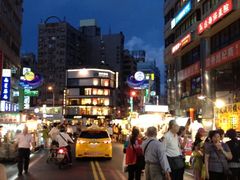 -六合夜市