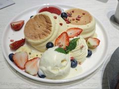 草莓舒芙蕾松饼-娜娜家•Nana's restaurant(国金汇店)