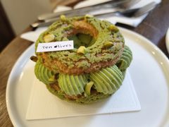 开心果树莓泡芙-Ten Olives甜点