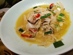 -阿瓦山寨·湘菜现炒·剁椒鱼头王(咸阳总店)