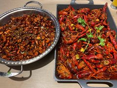 麻辣小龙虾-日进一片海.生腌海鲜火锅.宵夜烧烤(三里屯总店)