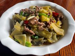 酸菜炒牛肉-吴祥记潮州菜·百年老字号·砂锅粥