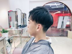 -BULB STUDIO 巴柏明星发型工作室