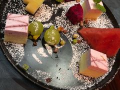 主厨甜品拼盘-YUE·6·西式融合餐厅(外滩六号店)