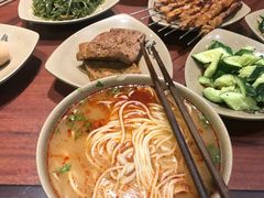-亮亮面馆(经六路店)
