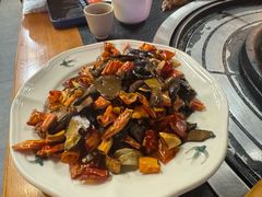 干椒炒见手青-阿山卓·野生菌火锅·纳西火塘烤肉