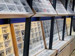 -诺柯视眼镜-蔡司依视路官方工厂店(淞南一店)