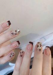 -桃色美甲沙龙