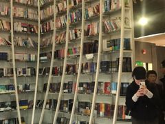 -钟书阁(松江泰晤士小镇店)