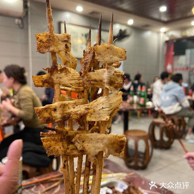 广州探店｜超级好吃的新疆烤羊肉串、烤馕饼
