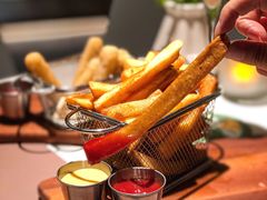 辣味炸薯條配蜜糖芥末醬-Oasis Bar & Grill