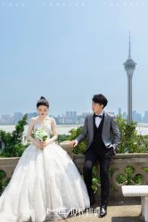 -现代经典婚纱摄影