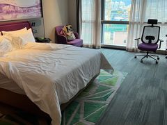 -深圳宝安体育馆希尔顿欢朋酒店