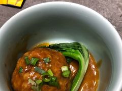 鸭蛋黄狮子头-闫府私房菜·老字号(恒隆店)