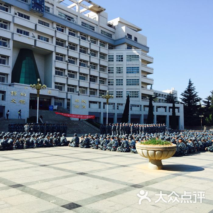 济南大学东校区东门