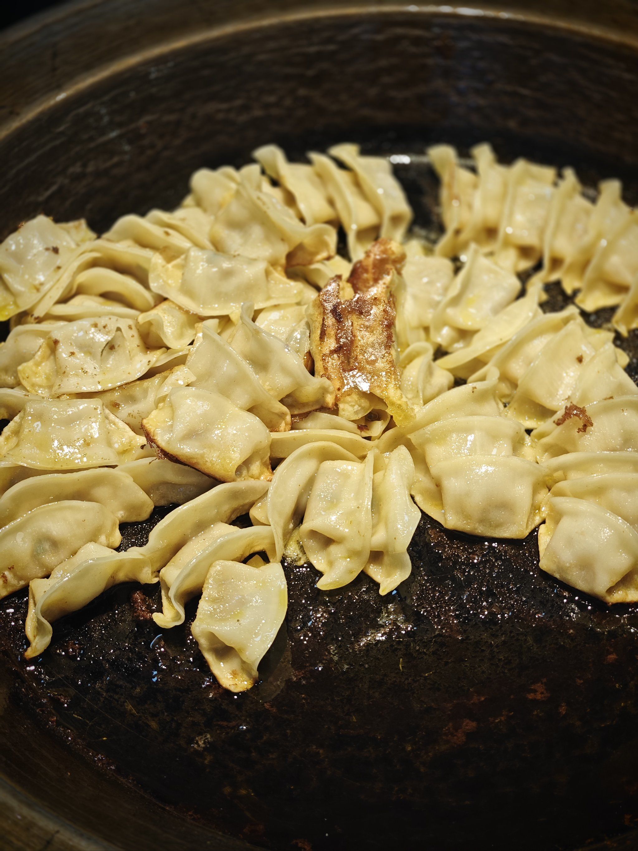 刚出锅的煎饺,快来尝尝