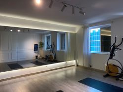 -闺蜜瑜伽·普拉提女性塑形馆