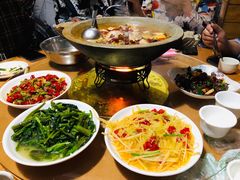 -临江餐馆二楼美食部落