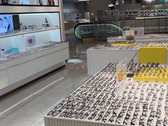 -J-Optical佳视明眼镜·蔡司视觉(青岛金茂览秀城店)