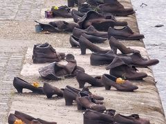 -多瑙河畔鞋履雕塑