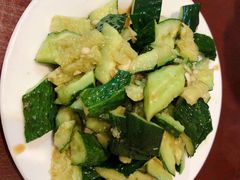 拍黄瓜-玫瑰红烤羊排(北新桥三条店)