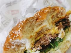 -The Habit Burger Grill 哈比特汉堡(复兴soho店)