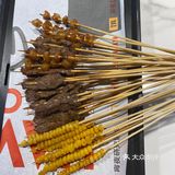 今天去了**热搜的网红打卡地，去的时候人还对于不多