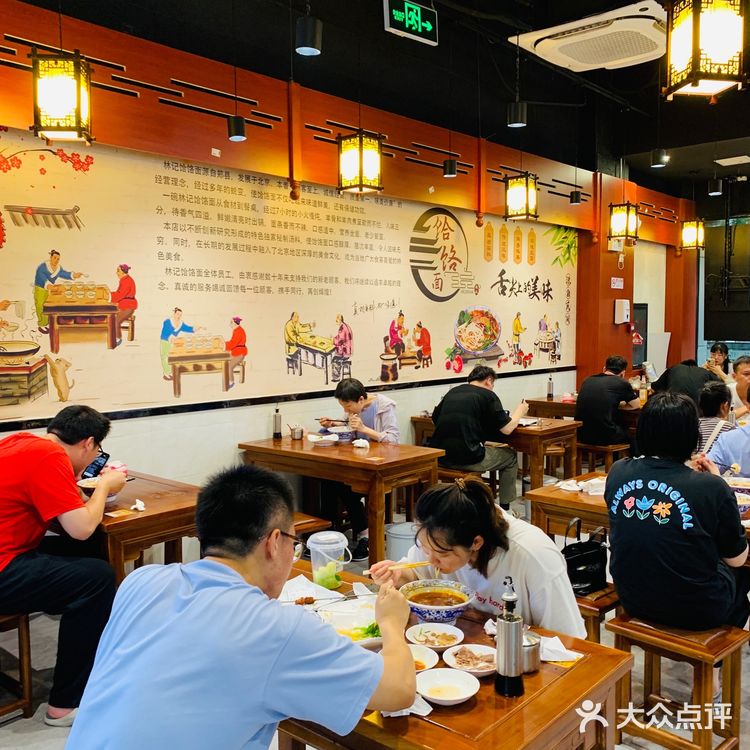 这家面馆高朋满座，原来就因为这个……