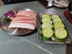 -围炉肉舍•炭烤活鳗•丹东海鲜烤肉(步行街店)