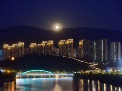 -广州周大福金融中心