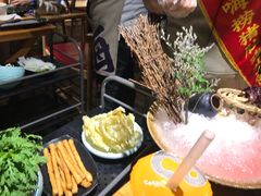 -洪氏嗨捞·广东猪肚鸡·椰子鸡火锅(西咸万象城店)