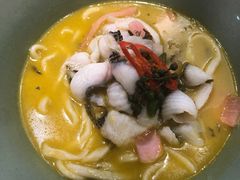 藤椒酸菜黑鱼面-陳八两面家(滨江天街店)