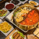 比较推荐的是：藤椒鸡肉片 涮在锅底真的太入味了