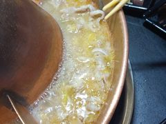 -果松木炭酸菜铜火锅·外婆参鸡汤