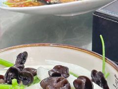 -湖南人家湘菜馆(镇江路店)
