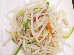 芦苇根青椒炒肉丝-艳阳度假酒店·餐厅