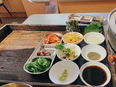 -围炉肉舍丹东海鲜烤肉·烤活鳗(步行街店)