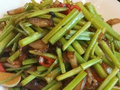 水芹菜炒腊味-湘肠香火锅店(团结湖店)