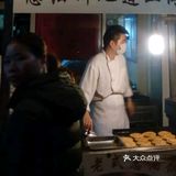 我算是基本上也尝过我们闵行葱油饼，虹口葱油饼